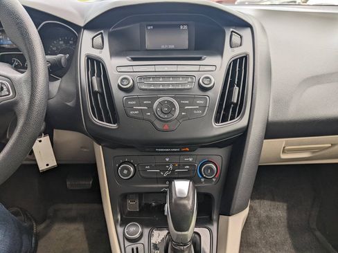 Used 2015 Ford Focus SE FWD image 20