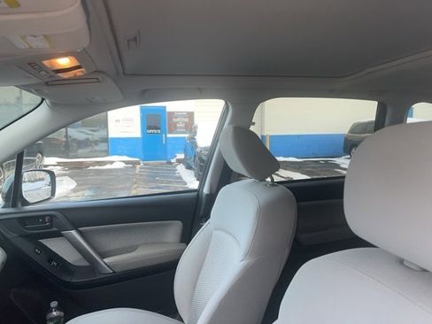 Used 2018 Subaru Forester 2.5i Premium w/ All-Weather Package image 10