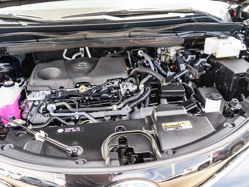 Certified 2022 Toyota Sienna Limited FWD image 29