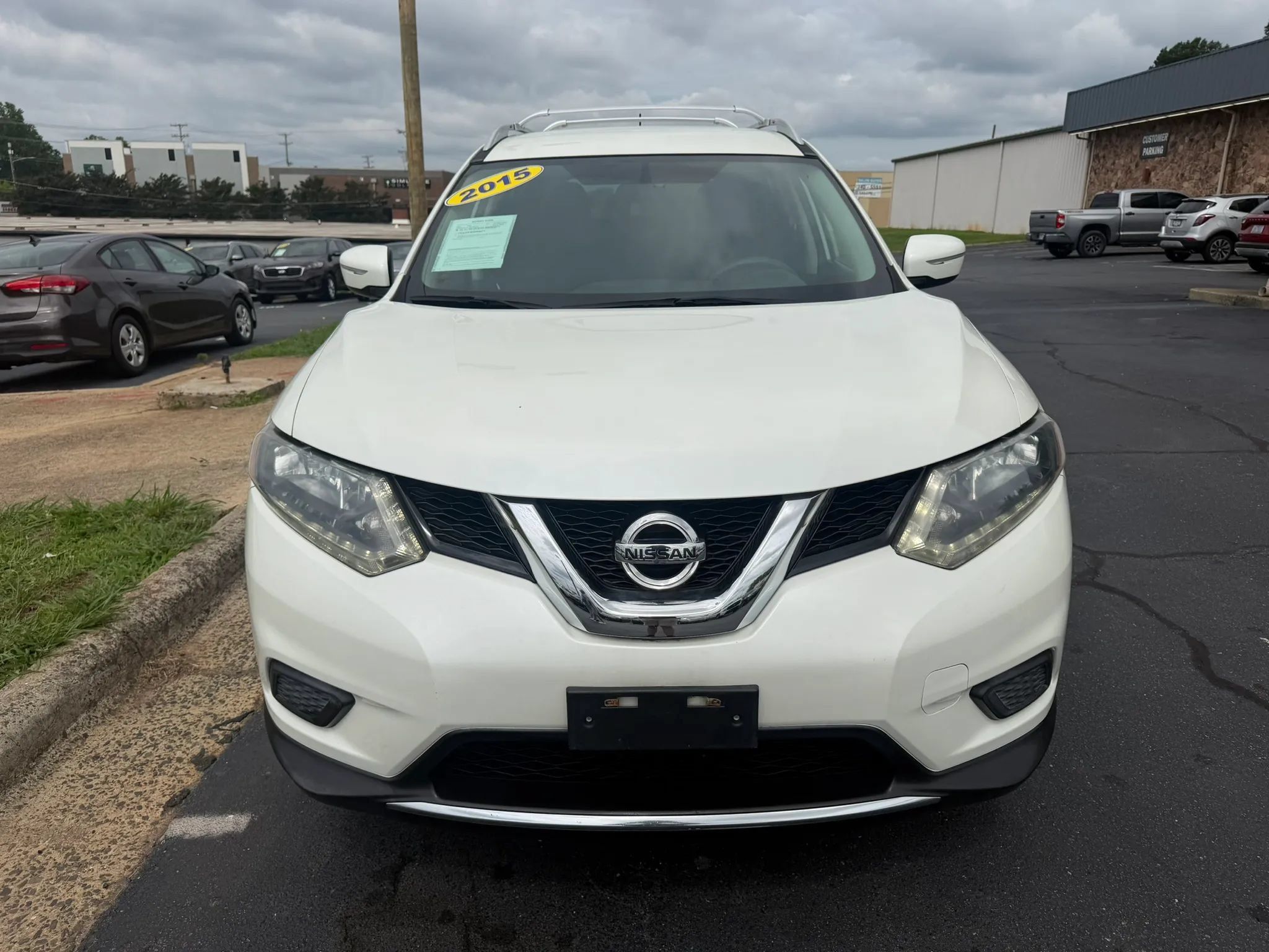 Used 2015 Nissan Rogue SV AWD/4WD image 2
