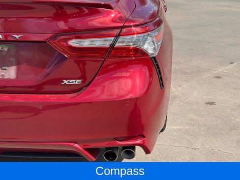 Used 2018 Toyota Camry XSE image 11