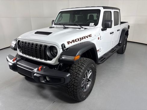 Used 2025 Jeep Gladiator Mojave w/ Safety Group AWD/4WD image 4