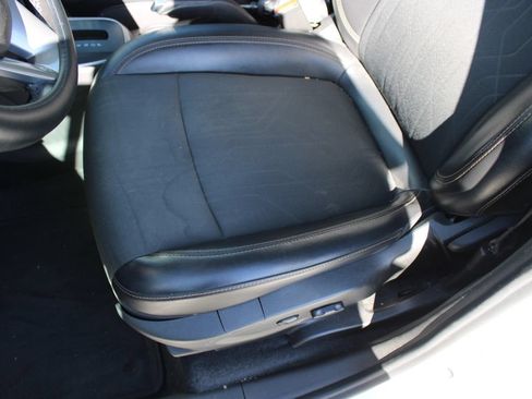 Used 2019 Chevrolet Trax LT w/ LT Convenience Package FWD image 16
