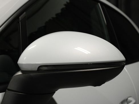 Certified 2025 Porsche Macan Electric RWD image 12