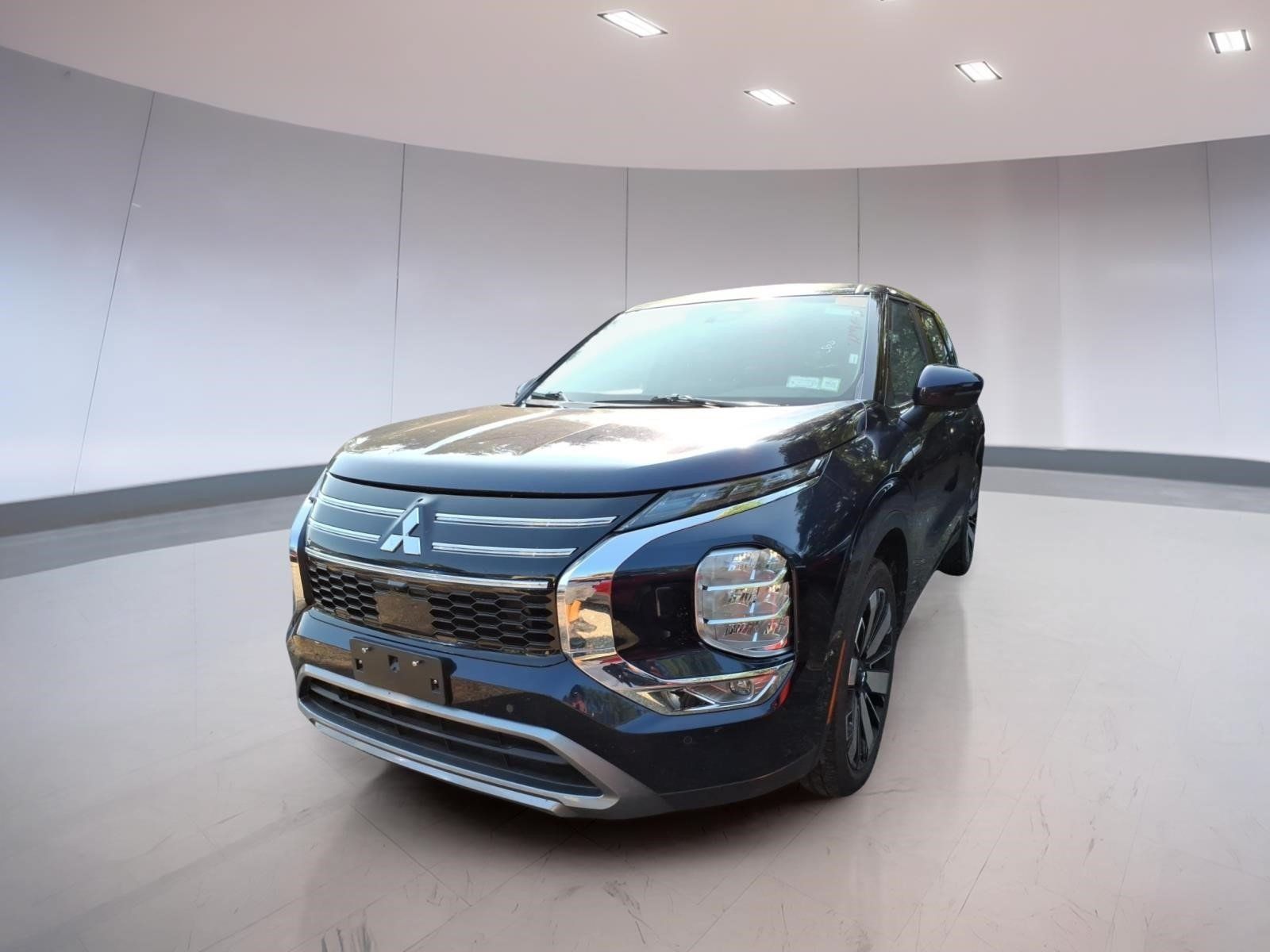 Used 2025 Mitsubishi Outlander SE AWD/4WD image 2