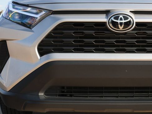 Used 2025 Toyota RAV4 XLE FWD image 10