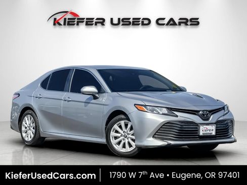 Used 2019 Toyota Camry LE FWD image 1