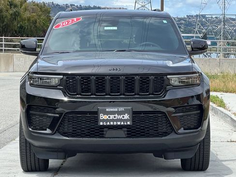 Used 2023 Jeep Grand Cherokee Altitude AWD/4WD image 9
