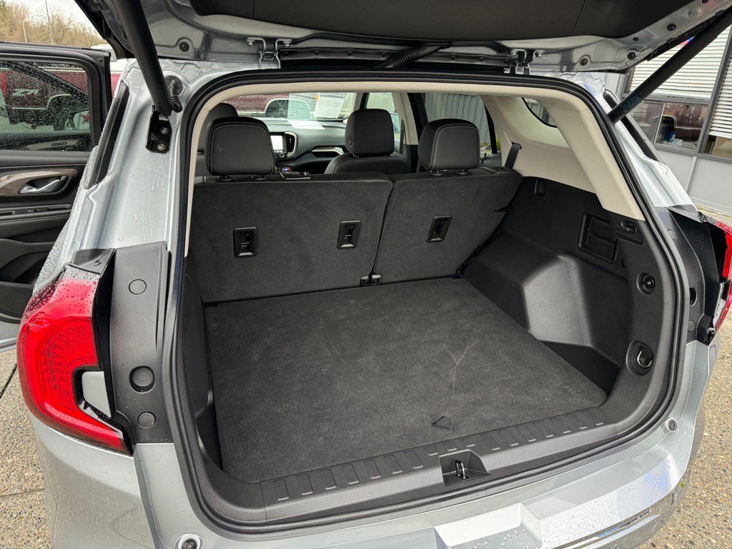 Used 2024 GMC Terrain Denali AWD/4WD image 9