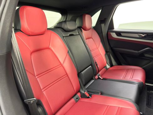 Used 2024 Porsche Cayenne image 42