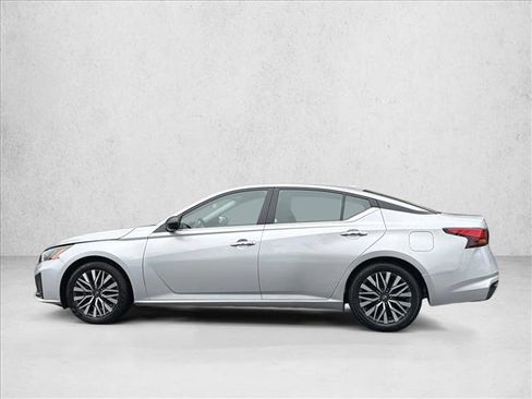 Used 2024 Nissan Altima 2.5 SV image 8