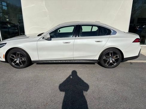 Used 2026 BMW 530i xDrive w/ Premium Package image 2