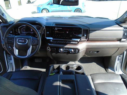 Used 2025 GMC Sierra 1500 SLT image 13