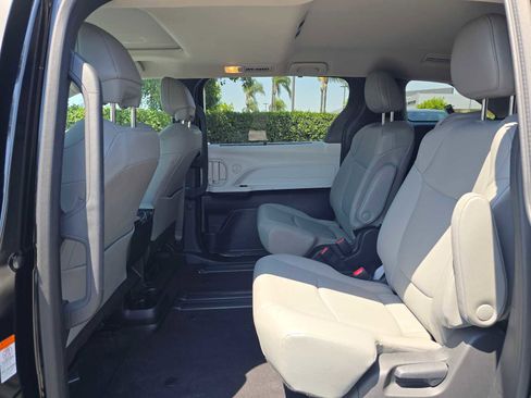 Certified 2025 Toyota Sienna XLE FWD image 20