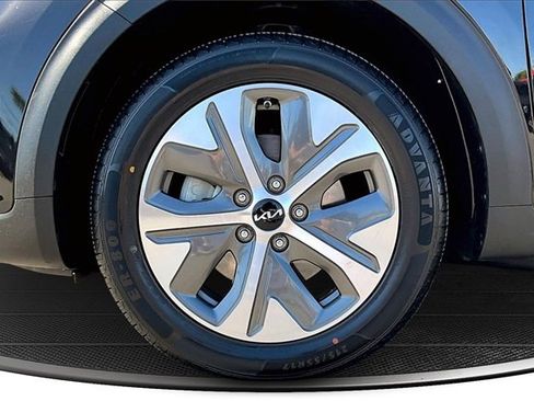 Used 2022 Kia Niro EX image 33