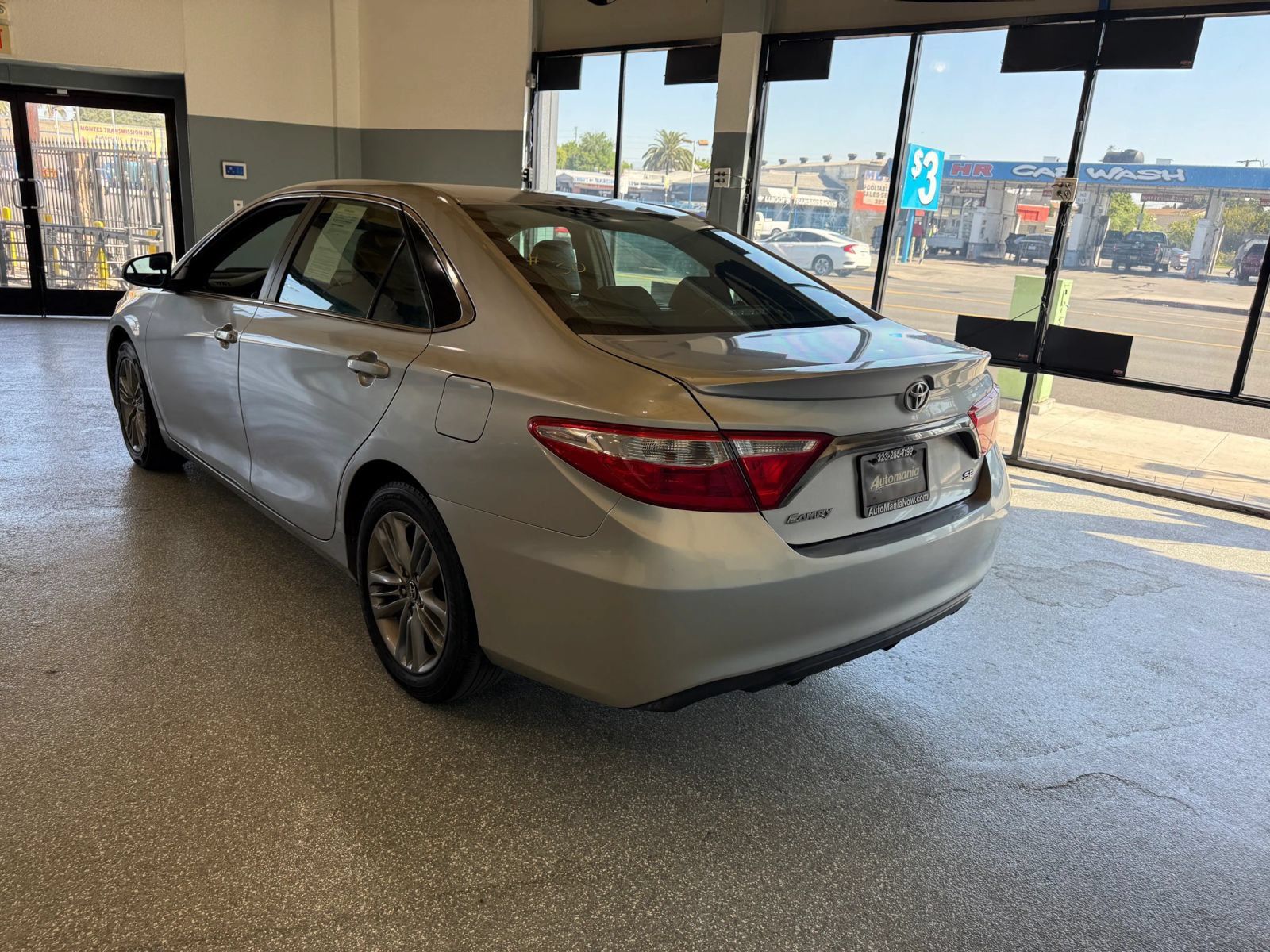 Used 2016 Toyota Camry SE FWD image 5