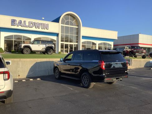 Used 2025 Ford Expedition Active AWD/4WD image 5