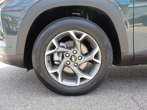 Used 2025 Chevrolet Trax LT w/ LT Convenience Package FWD image 22