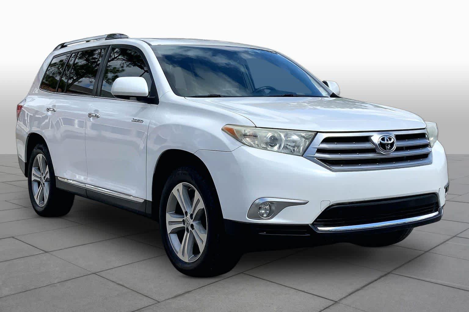 Used 2012 Toyota Highlander Limited w/ Tow Pkg FWD image 3