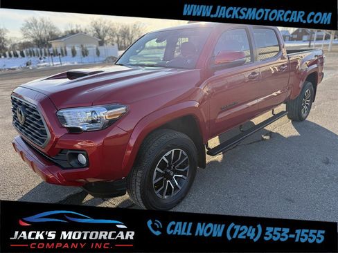 Used 2022 Toyota Tacoma TRD Sport w/ Black Out Package (TMS) image 9
