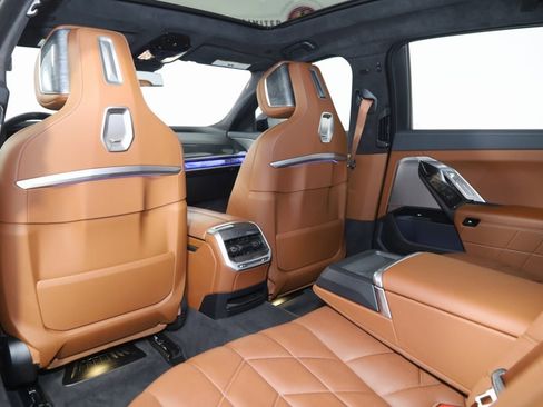 Used 2023 BMW 760i xDrive image 64