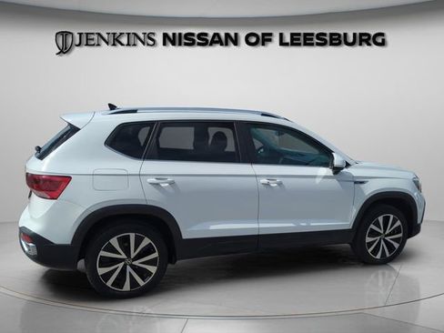 Used 2023 Volkswagen Taos SE image 5