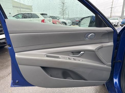 Used 2023 Hyundai Elantra SEL w/ Convenience Package image 10
