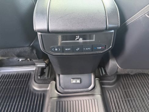 Used 2022 Toyota Highlander XLE AWD/4WD image 25