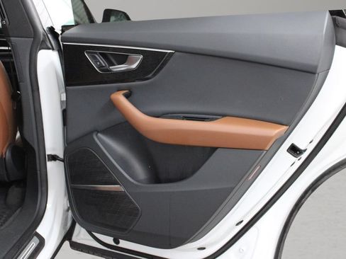 Used 2019 Audi Q8 Premium Plus w/ Premium Plus AWD/4WD image 28