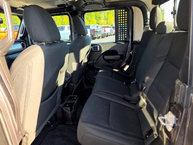 Used 2022 Jeep Gladiator Sport AWD/4WD image 10