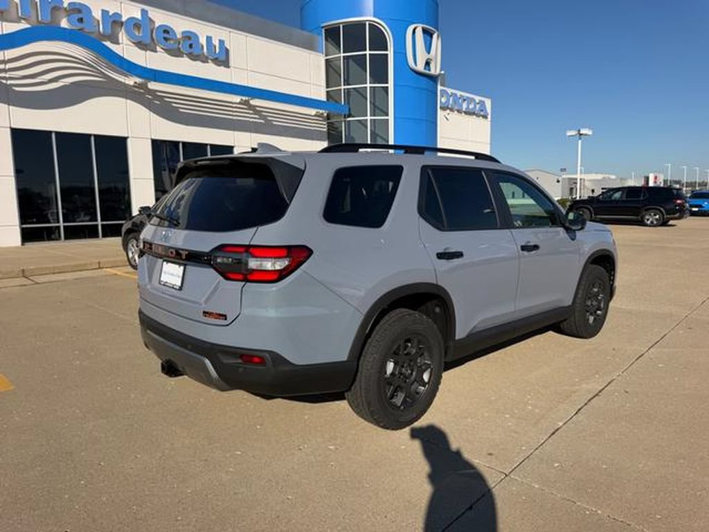 New 2026 Honda Pilot TrailSport image 2
