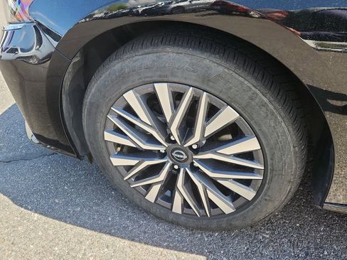 Used 2025 Nissan Altima 2.5 SV FWD image 16