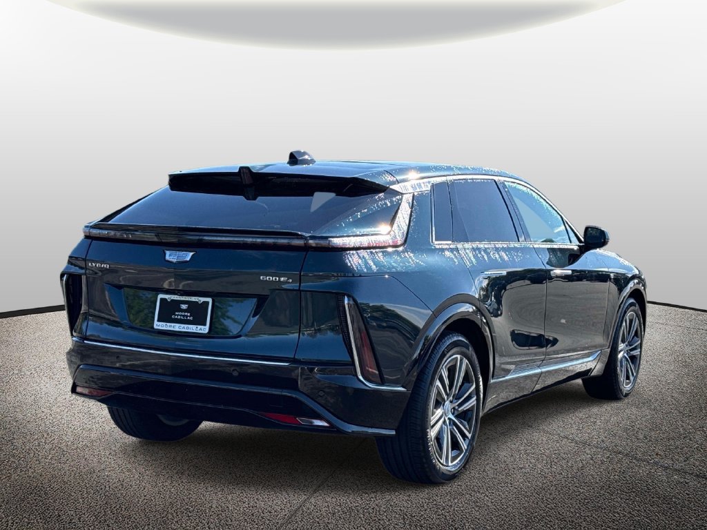 Used 2024 Cadillac Lyriq Luxury AWD/4WD image 2