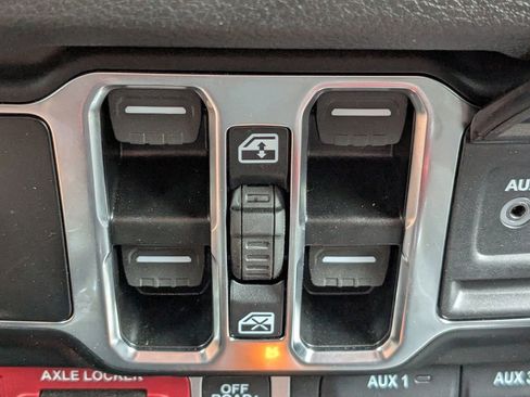 Used 2025 Jeep Wrangler Unlimited Sport AWD/4WD image 23