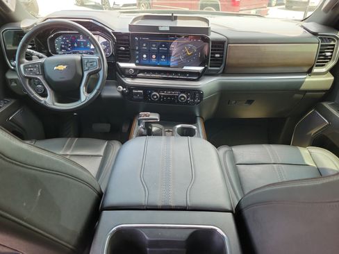 Used 2023 Chevrolet Silverado 1500 High Country w/ Technology Package AWD/4WD image 9