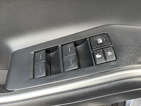 Used 2023 Toyota Highlander XLE FWD image 15