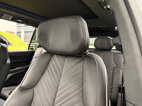 Used 2026 Cadillac Vistiq Platinum w/ LPO, Floor Liner Package AWD/4WD image 19