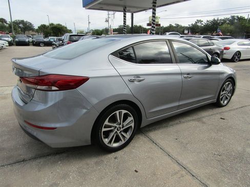 Used 2017 Hyundai Elantra Limited image 4