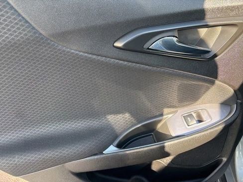 Used 2024 Chevrolet Malibu LT image 32