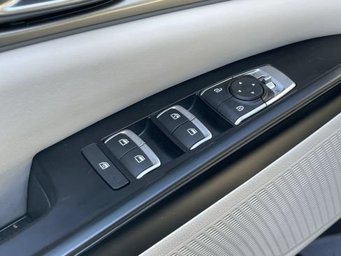 Used 2024 Kia Carnival LX FWD image 12