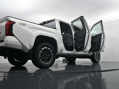 Used 2025 Toyota Tacoma TRD Sport AWD/4WD image 43