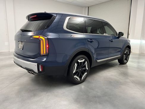 Used 2024 Kia Telluride EX w/ EX Captain's Chair Package image 7