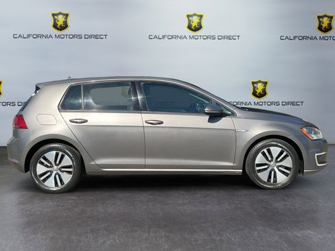 Used 2016 Volkswagen e-Golf SE w/ DC Fast Charging Package image 4