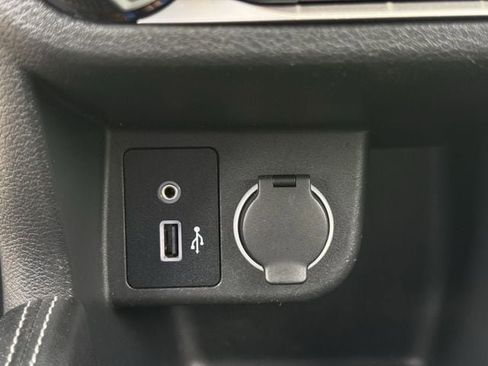 Used 2019 Nissan Kicks SR w/ SR Premium Package FWD image 21