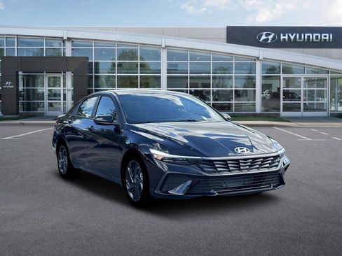 New 2026 Hyundai Elantra Sport image 11