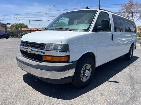 Used 2017 Chevrolet Express 3500 LT w/ LT Preferred Equipment Group RWD image 13