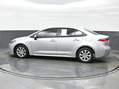 Used 2021 Toyota Corolla LE image 3
