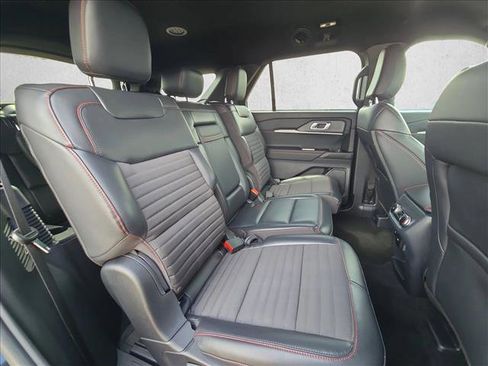 Used 2025 Ford Explorer ST-Line w/ ST-Line Street Pack AWD/4WD image 19