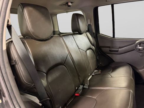Used 2015 Nissan Xterra PRO-4X w/ Pro-4x Leather Package AWD/4WD image 24