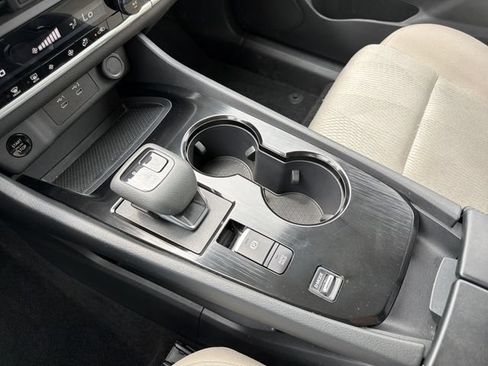 Used 2025 Nissan Rogue SV FWD image 15